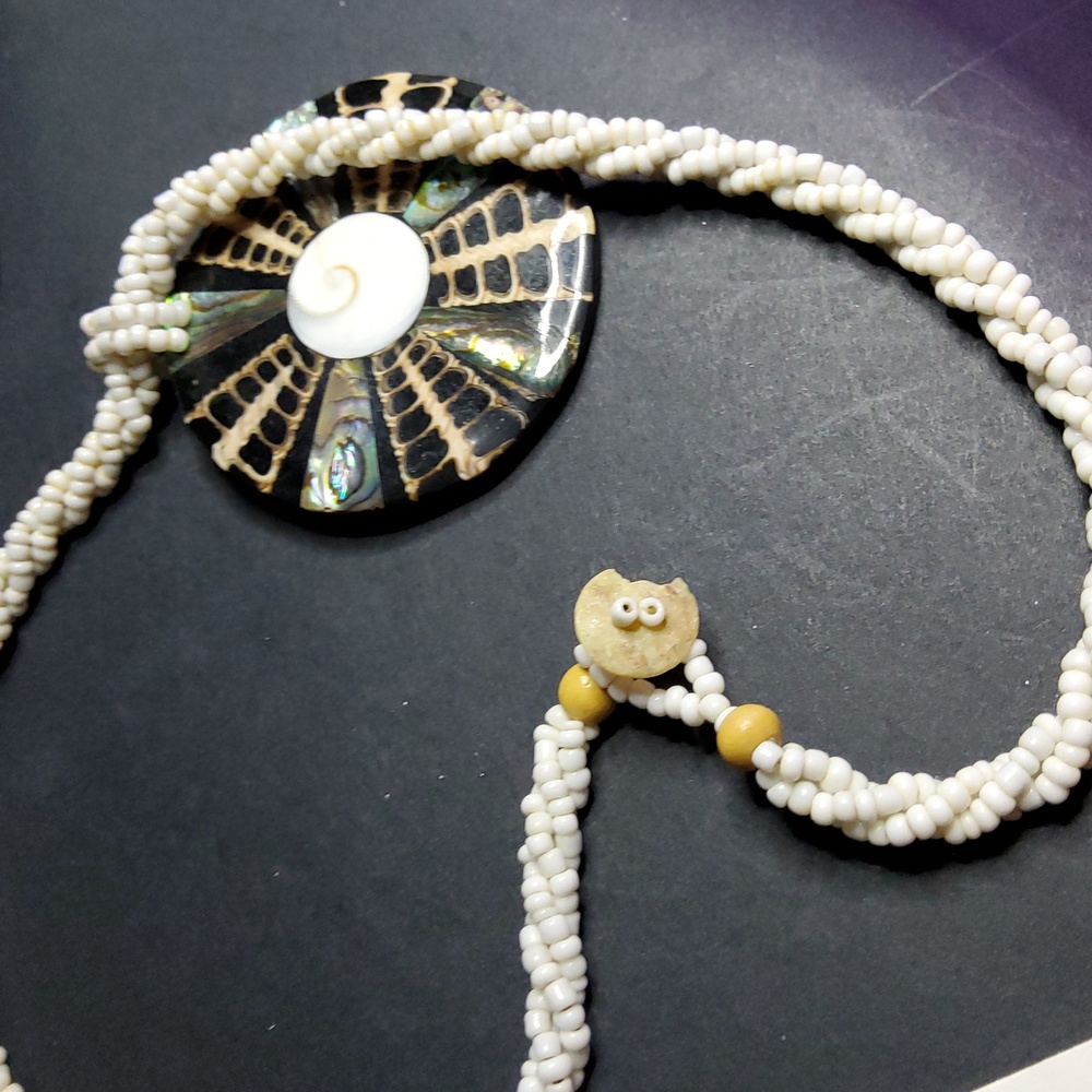 Mother of Pearl Shell Necklace - Picture 5 of 5